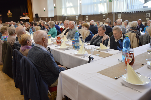 Posedenie pri spoločnom stole